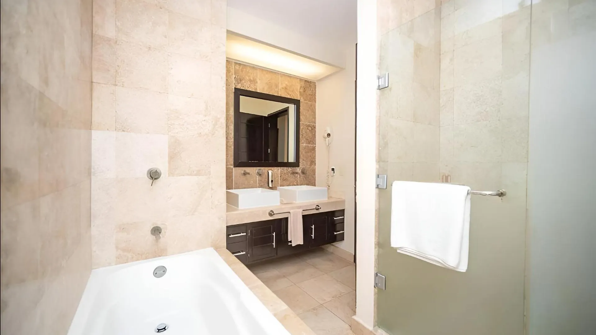 205 C: Centrally Located Apto. With Ocean View Playa del Carmen Apartamento